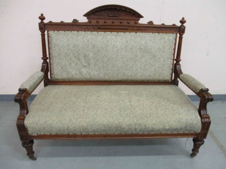2565 - Sofa orech 1890 nova latka  D - 140 cm  -  PRODANO